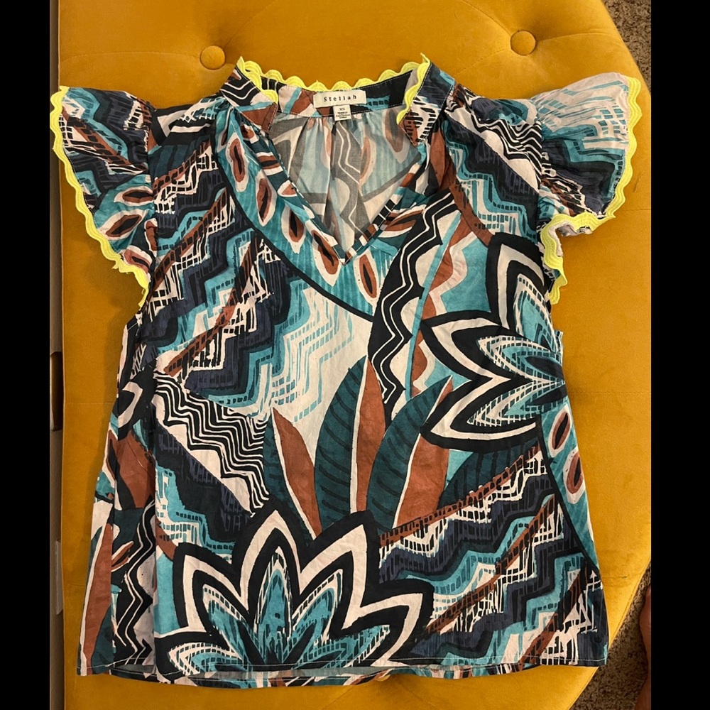 STELLAH patterned blouse sz XS/S